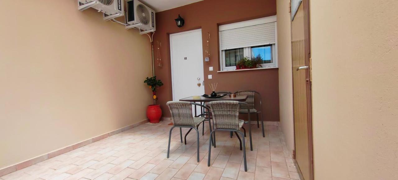 Theo Apartments 3 Artemida  Luaran gambar